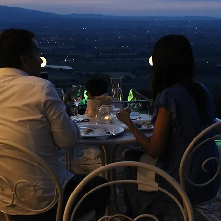 Castello Di Hotell 3*