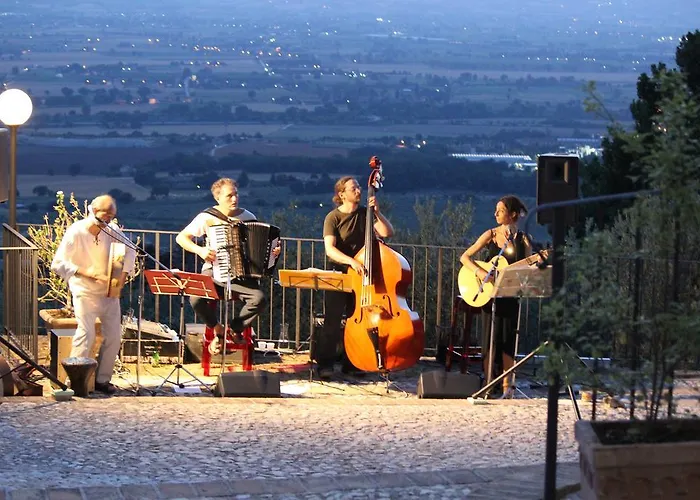 فندق Castello Di 3*