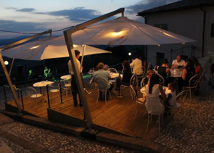 Castello Di فندق